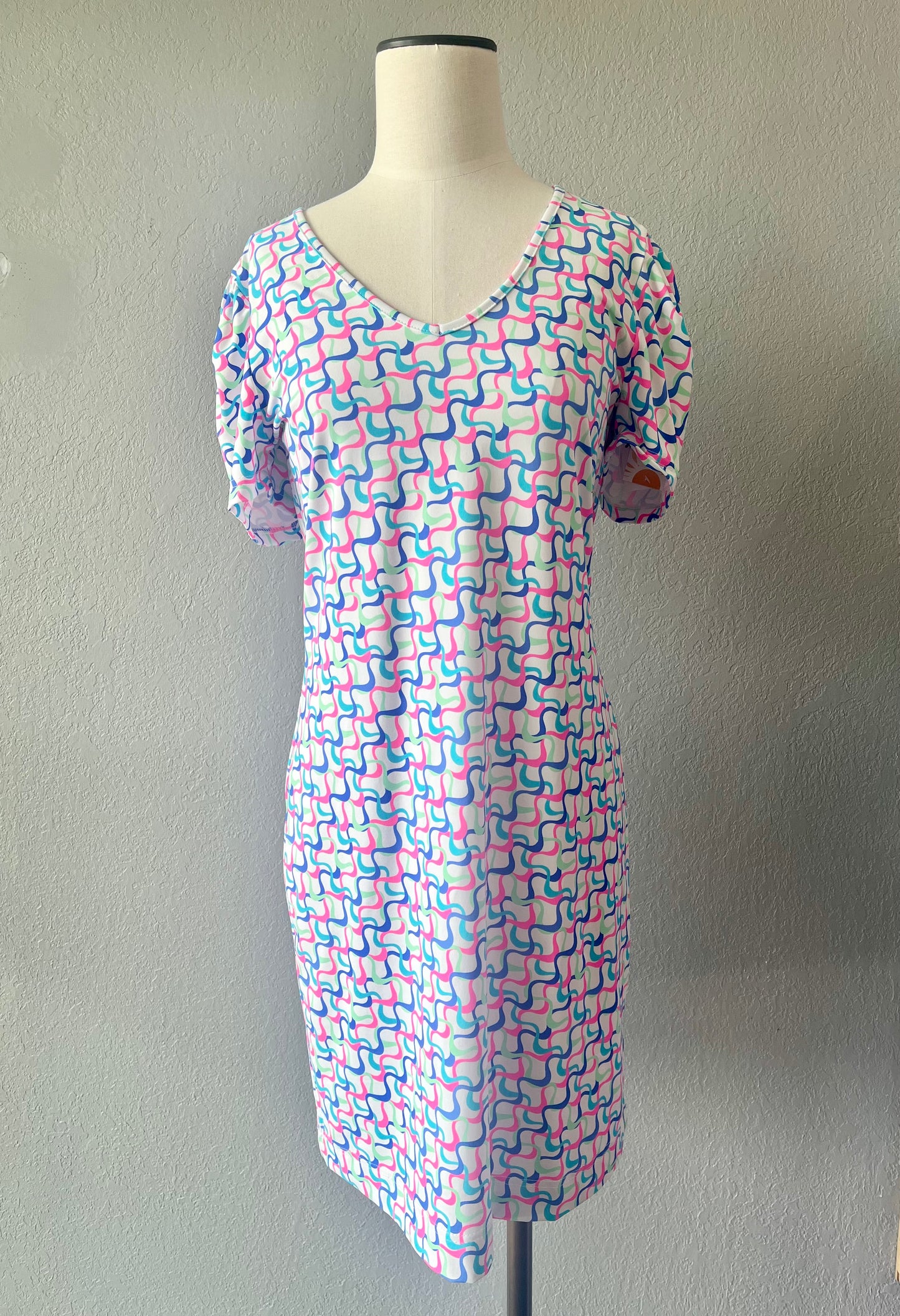 LuluB Short Sleeve V neck Dress in Pastel Abstract